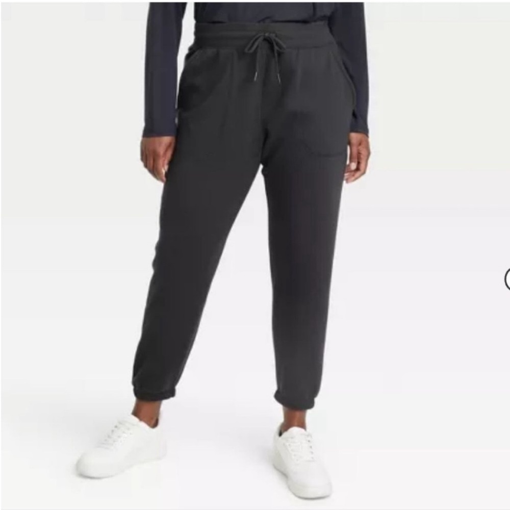 🆕 All in Motion Black Joggers - XXL